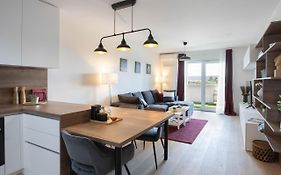 Stylish 2Bdr Apartment- Free Garage